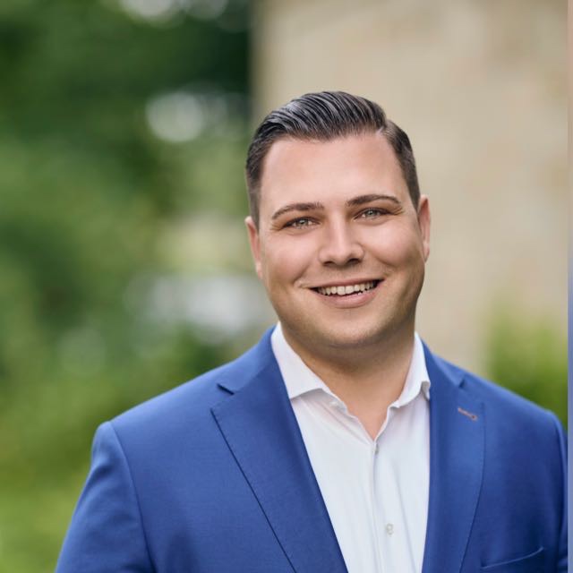 Sehr geehrte Damen und Herren,